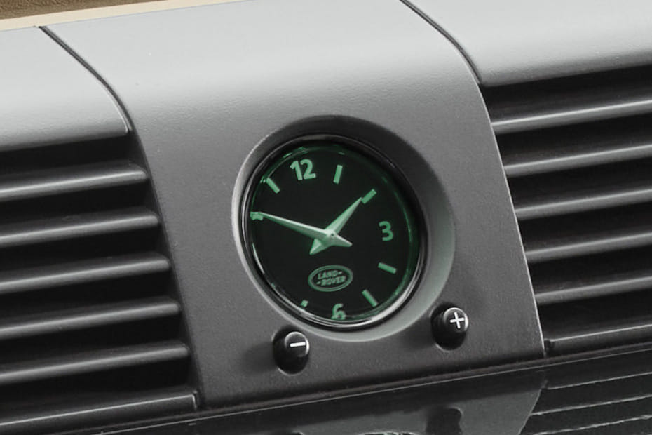 clock in لاند روفر كلاسيك ديفيندر