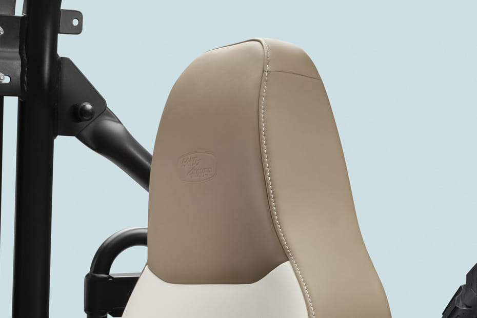 كلاسيك ديفيندر Front Seat Headrest