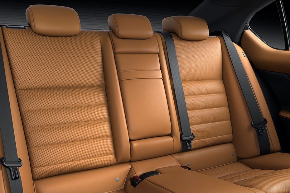 لكزس IS Rear Seats
