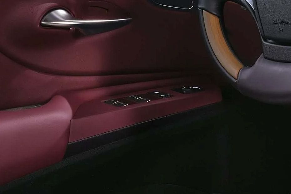 لكزس إي إس 2026 Drivers Side In Side Door Controls