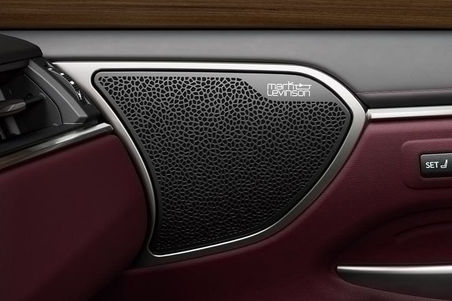 Speakers View of لكزس إي إس 2026