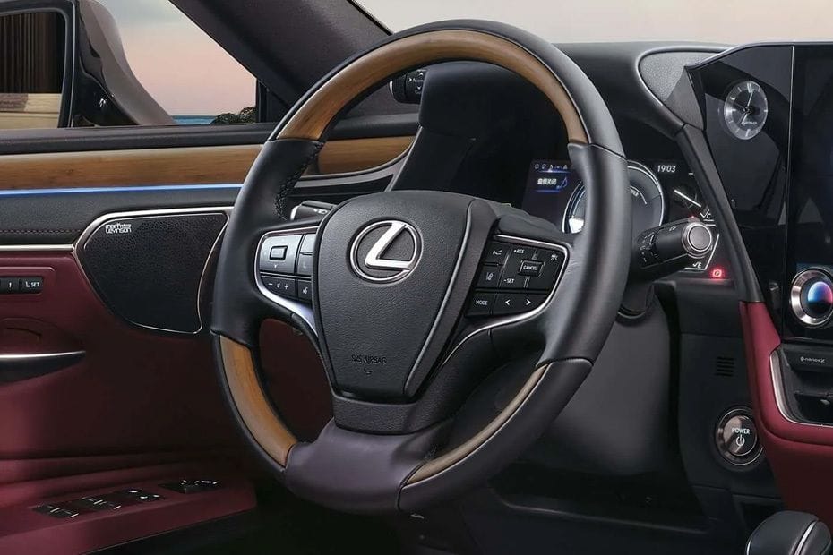 لكزس إي إس 2026 Steering Wheel