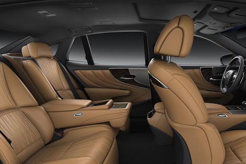 لكزس LS Front And Rear Seats Together