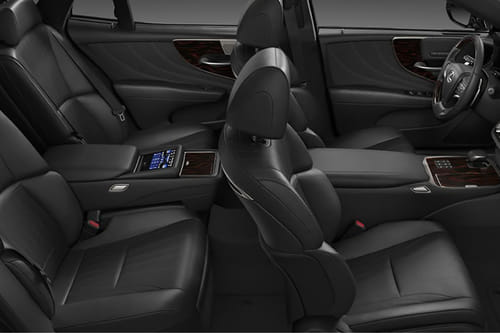 لكزس LS Front And Rear Seats Together
