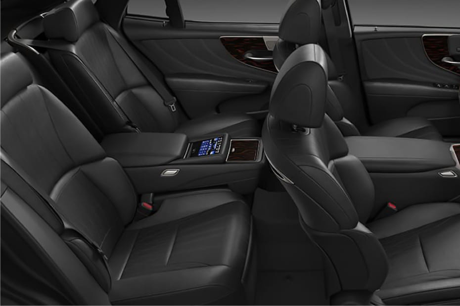 لكزس LS Rear Seats