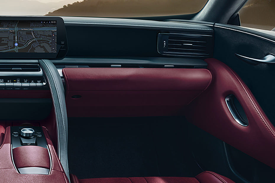 لكزس  2026إل سي Glove Box