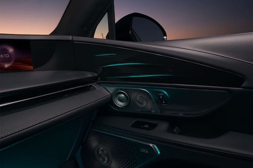 door handle interior of لينكون نوتيلوس 