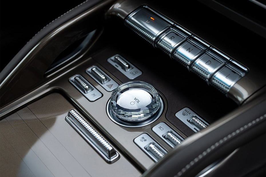 Front AC Controls of لينكون نوتيلوس 