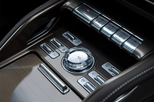Front AC Controls of لينكون نوتيلوس 