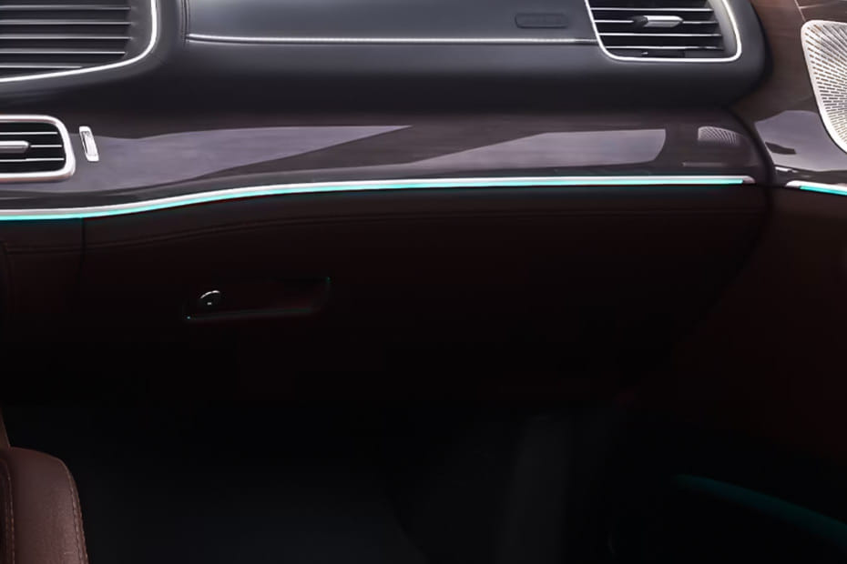 مرسيدس بنز الفئة جي أل إي كوبيه Glove Box