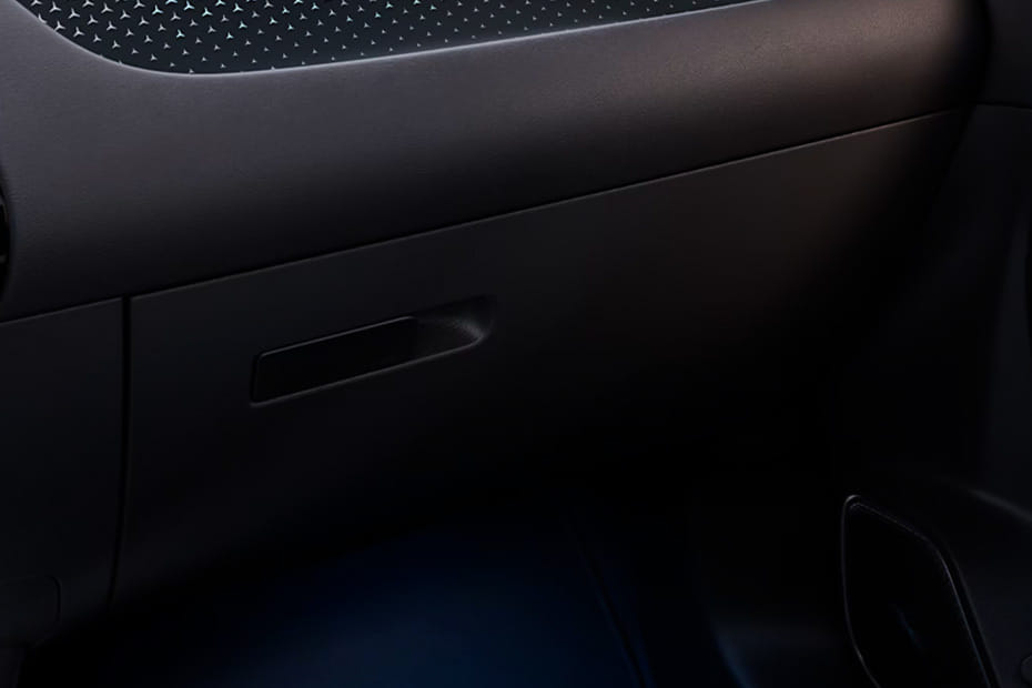 مرسيدس بنز EQA Glove Box