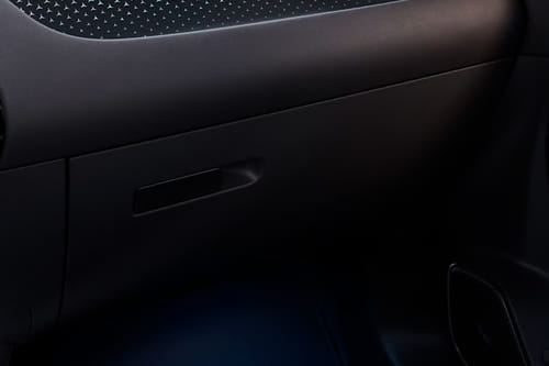 مرسيدس بنز EQA Glove Box