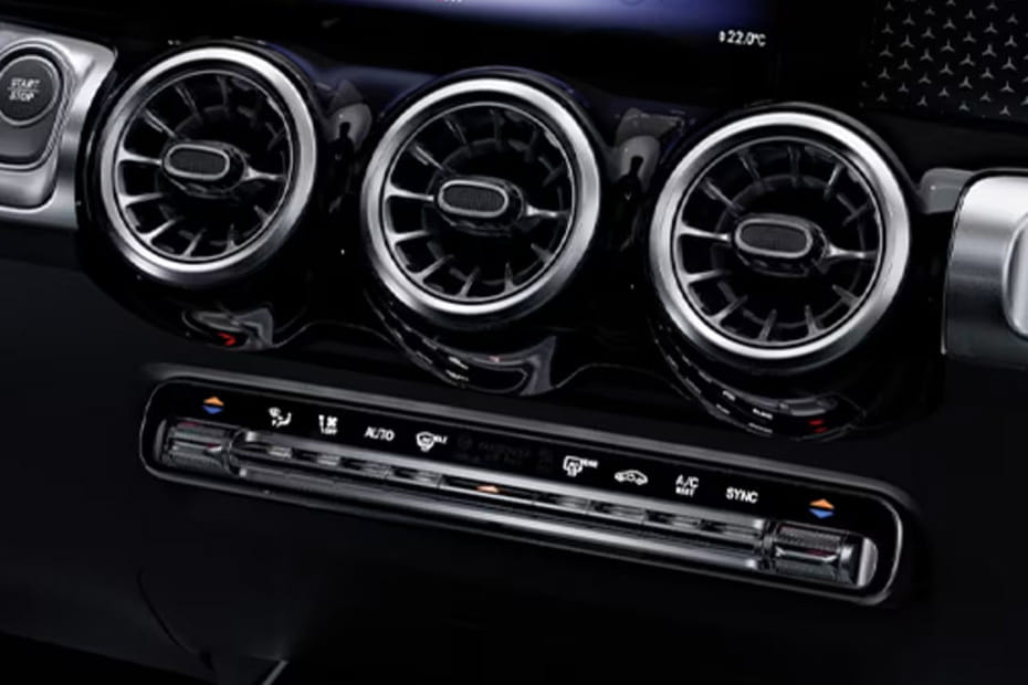 Front AC Controls of مرسيدس بنز EQB