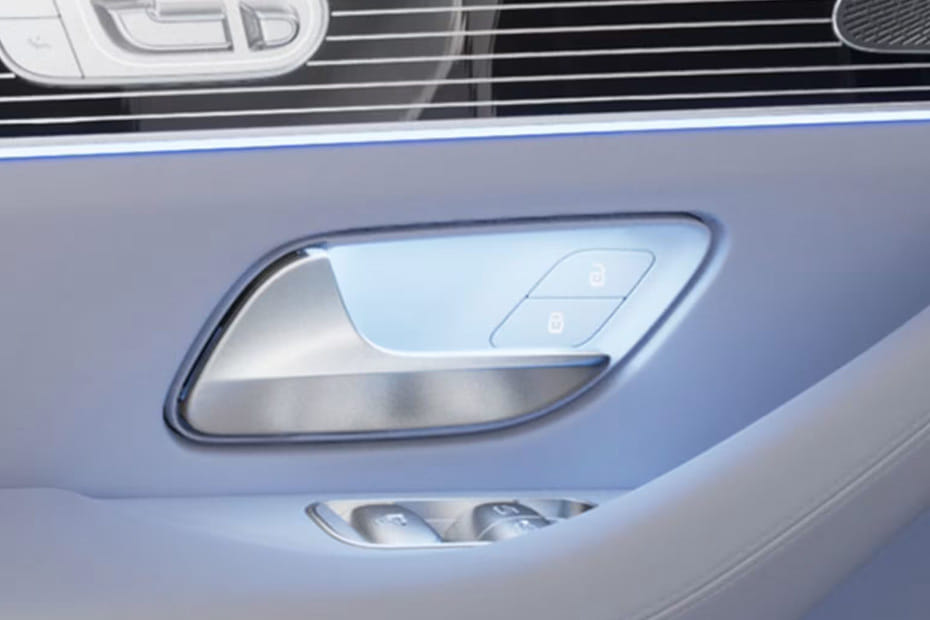 door handle interior of مرسيدس بنز مايباخ جي إل إس
