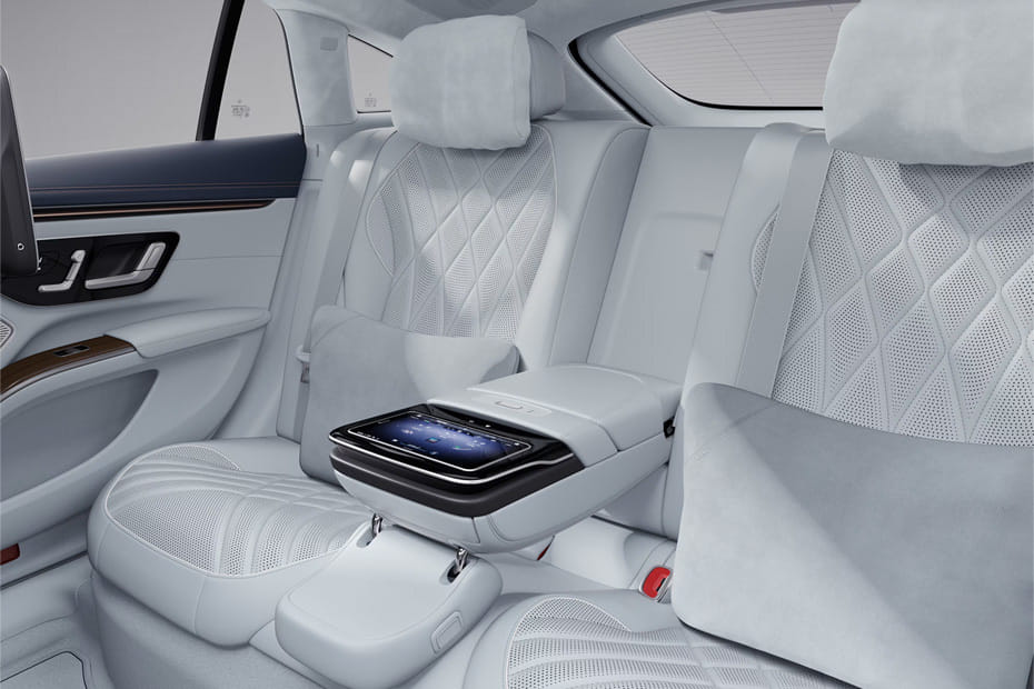 مرسيدس بنز إيه إم جي إي كيو إس Rear Seats