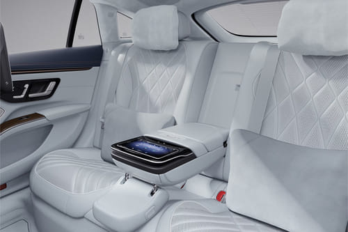 مرسيدس بنز إيه إم جي إي كيو إس Rear Seats