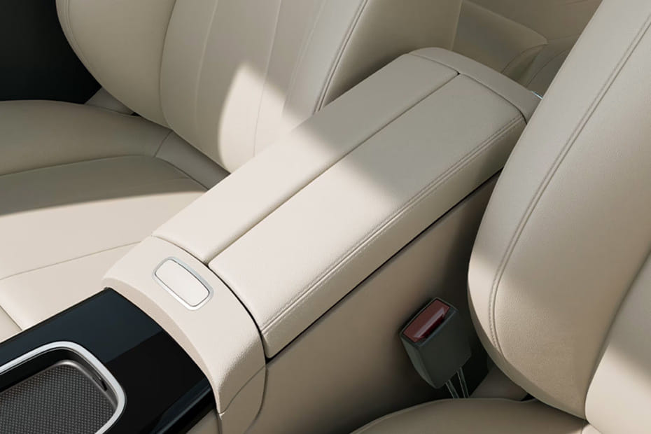 إيه إم جي إيه-كلاس سيدان Cup Holders
