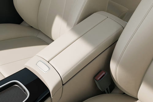 إيه إم جي إيه-كلاس سيدان Cup Holders