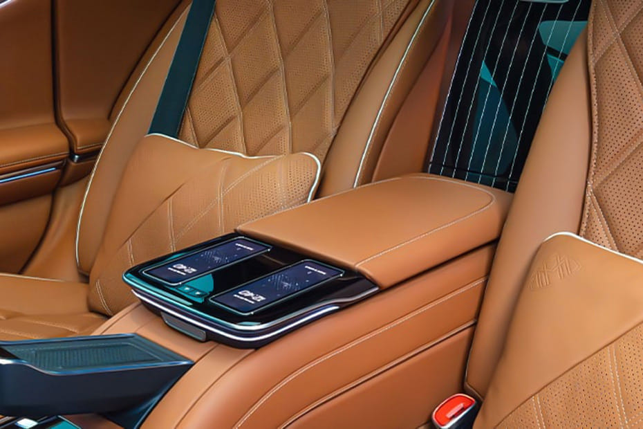 مايباخ إس كلاس 2027 Armrest Rear