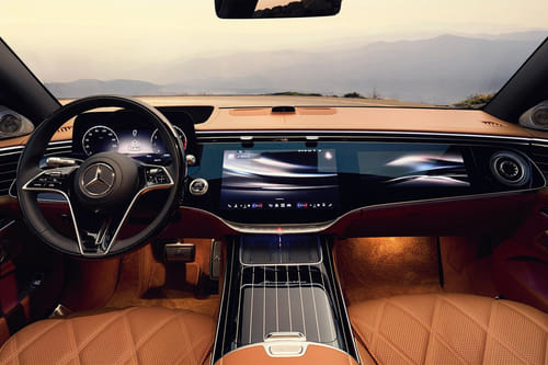 Dashboard View of مايباخ إس كلاس 2027