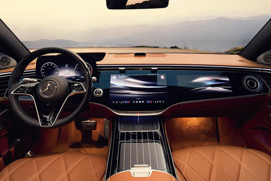 Dashboard View of مايباخ إس كلاس 2027