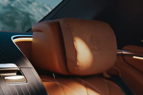 مايباخ إس كلاس 2027 Rear Seat Head rest