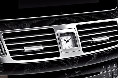 clock in Mercedes-Benz CLS-Class Coupe