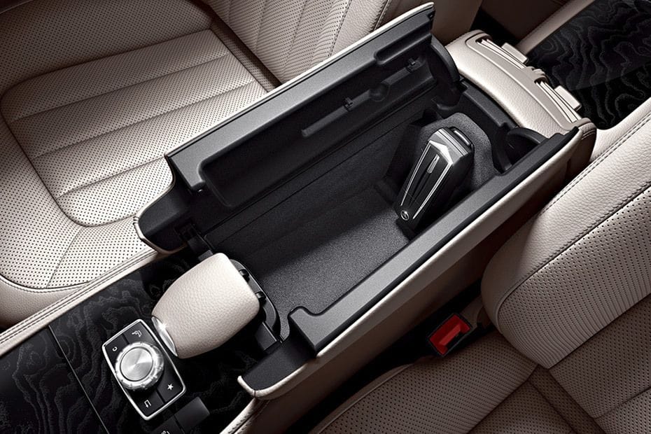  الفئة سي أل أس كوبيه Front Center Divider