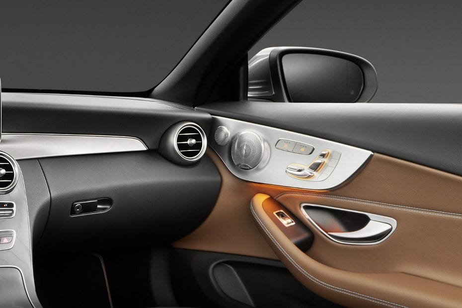 مرسيدس بنز الفئة سي كابريوليه Passengers View