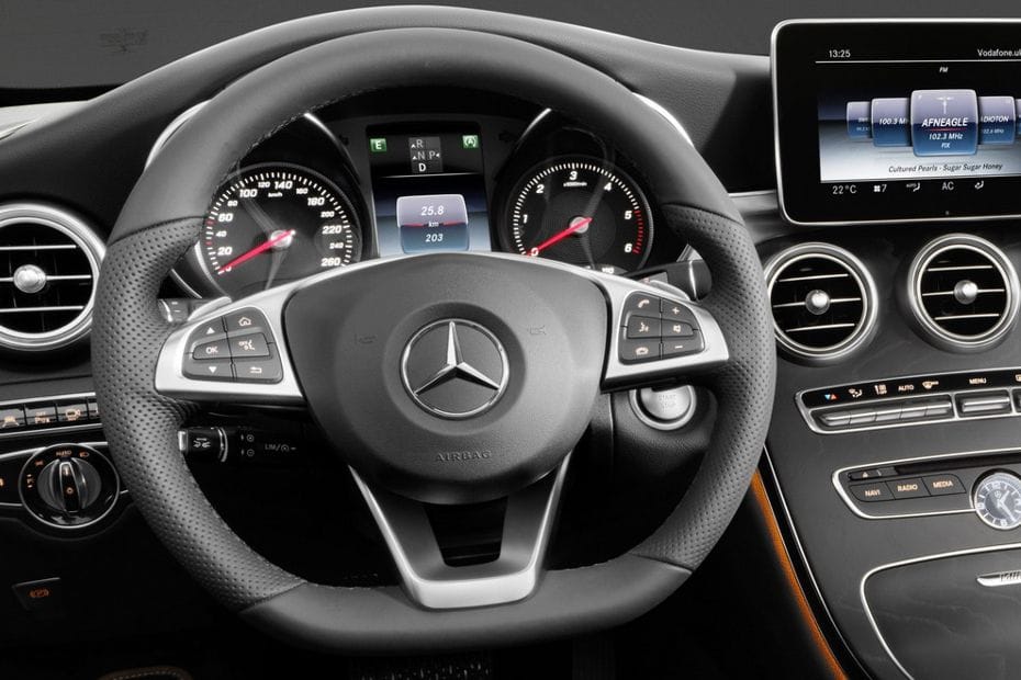 مرسيدس بنز الفئة سي كابريوليه Steering Wheel