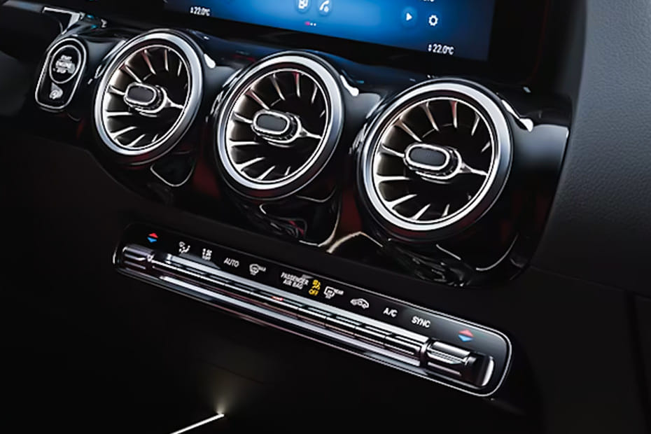 Front AC Controls of مرسيدس بنز الفئة- جي ال اى
