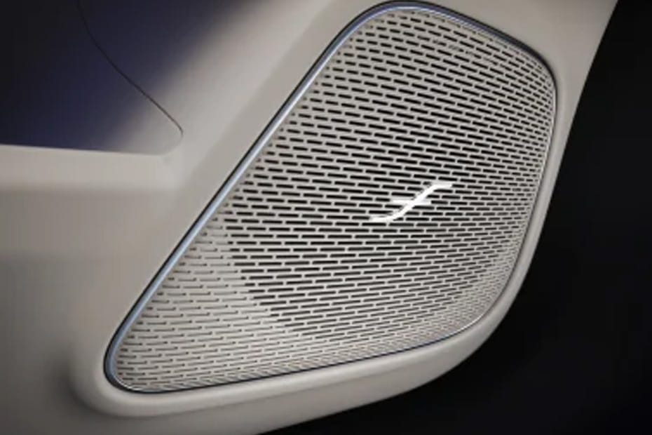 Speakers View of Mercedes-Benz GLA-Class