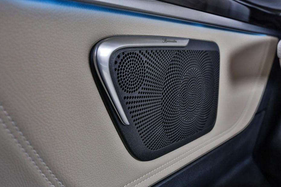Speakers View of Mercedes-Benz V-Class