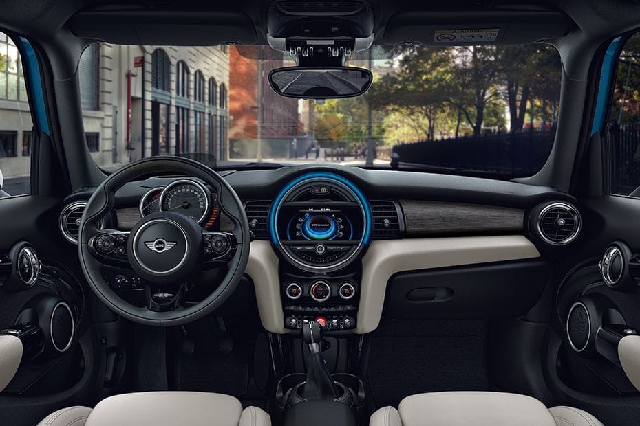 Dashboard View of 5 أبواب