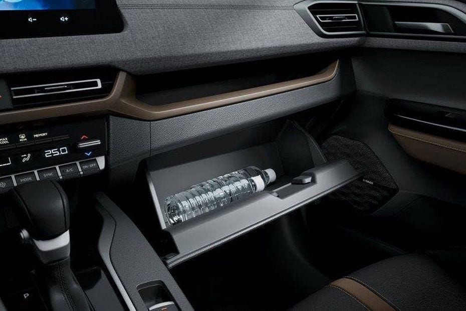 Mitsubishi Xforce Glove Box Open