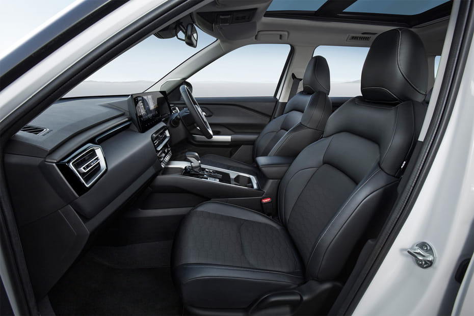 ديستينيتور Front Seats