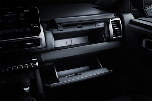 ميتسوبيشي L200 Glove Box Open