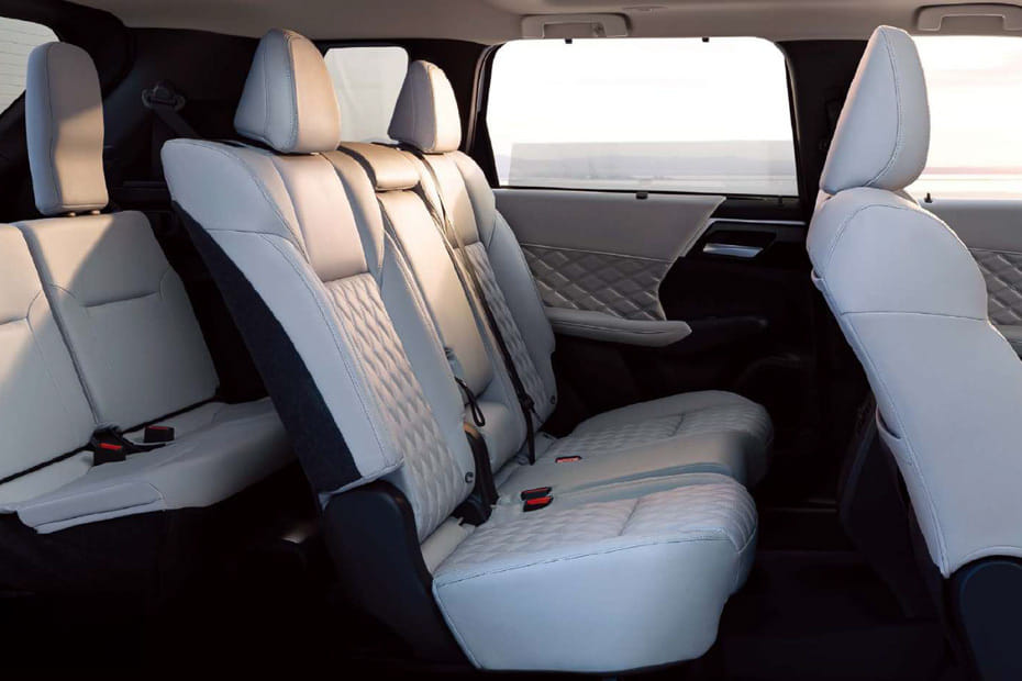 Mitsubishi Outlander Front And Rear Seats Together