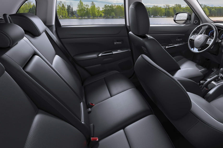 ميتسوبيشي ASX Front And Rear Seats Together