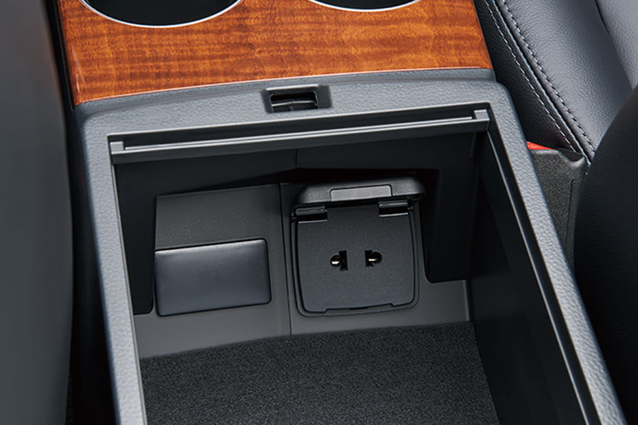 Montero Sport Front Center Divider