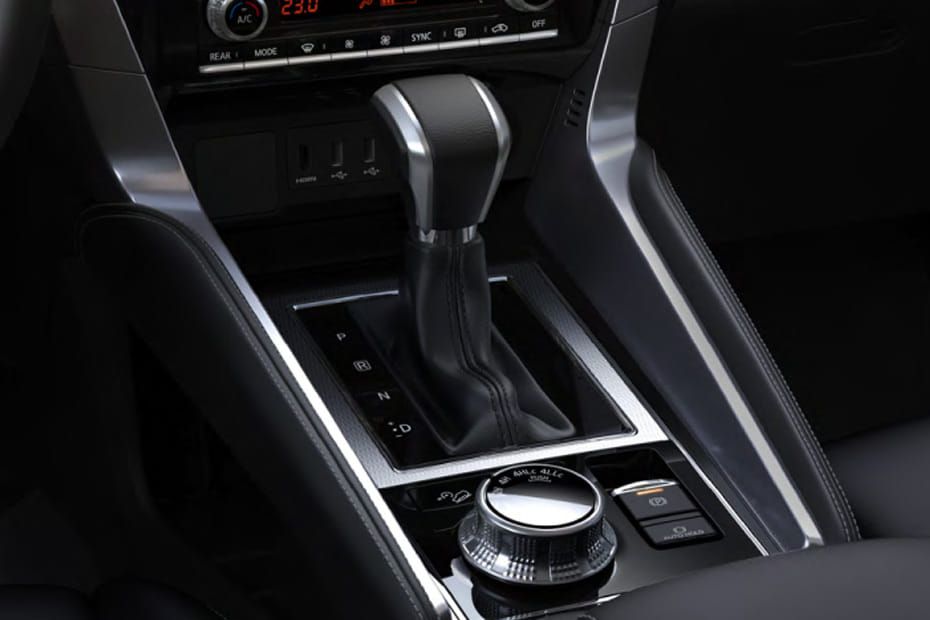 ميتسوبيشي مونتيرو سبورت Gear Shifter