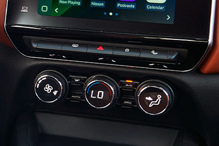 Front AC Controls of نيسان ماغنيت