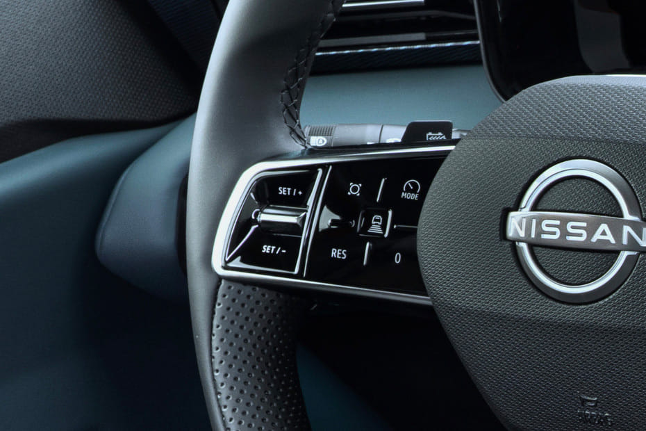 نيسان ميكرا إي في Multi Function Steering