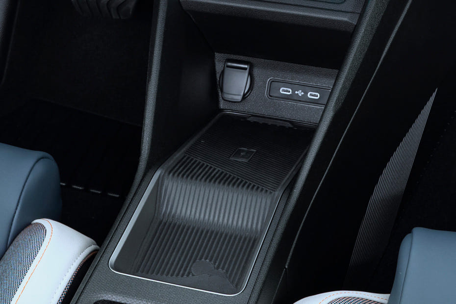 Power Accessories Outlet View of نيسان ميكرا إي في