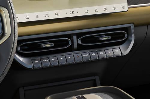 Front AC Controls of نيسان فرونتير برو
