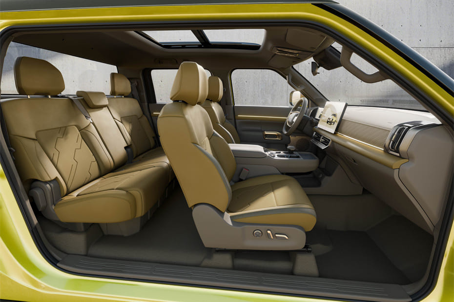 نيسان فرونتير برو Front And Rear Seats Together