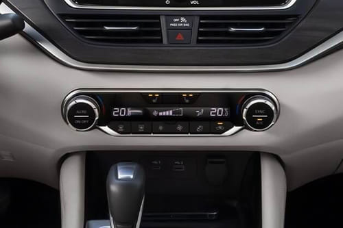 Front AC Controls of نيسان ألتيما