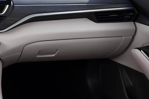 نيسان ألتيما Glove Box