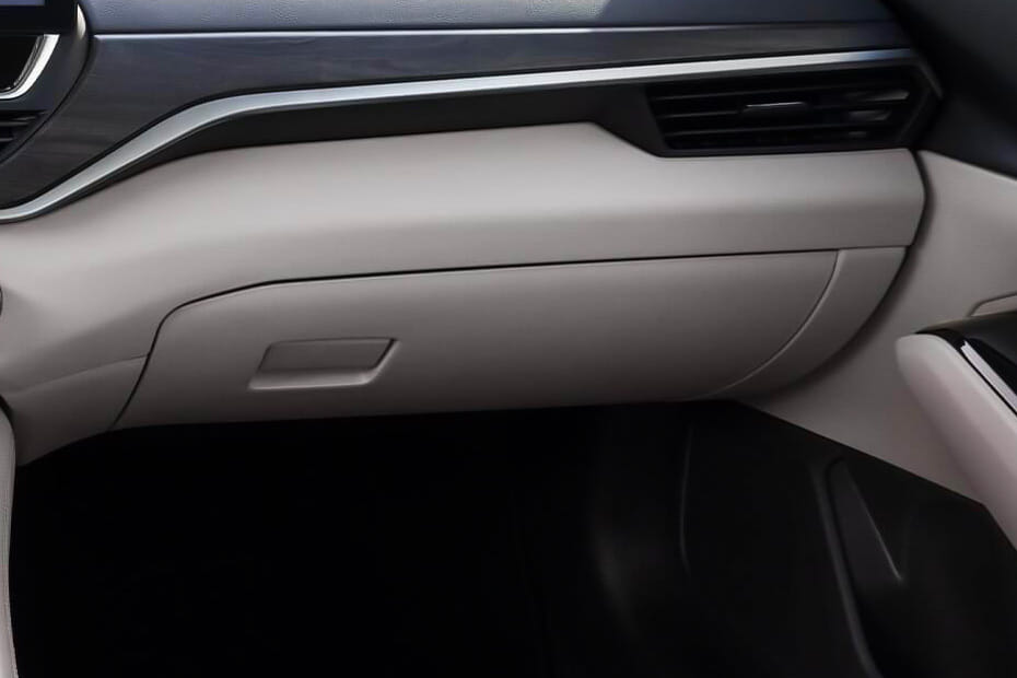 نيسان ألتيما Glove Box