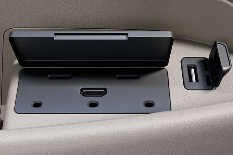 Power Accessories Outlet View of نيسان  إسكتيرا 